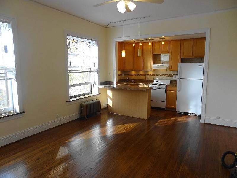 1st image of 1020 W Ardmore Ave APT 2C