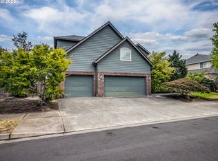 2868 NE Charlois Dr, Hillsboro, OR 97124