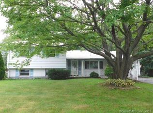 6 Hill Farm Rd, Bloomfield, CT 06002