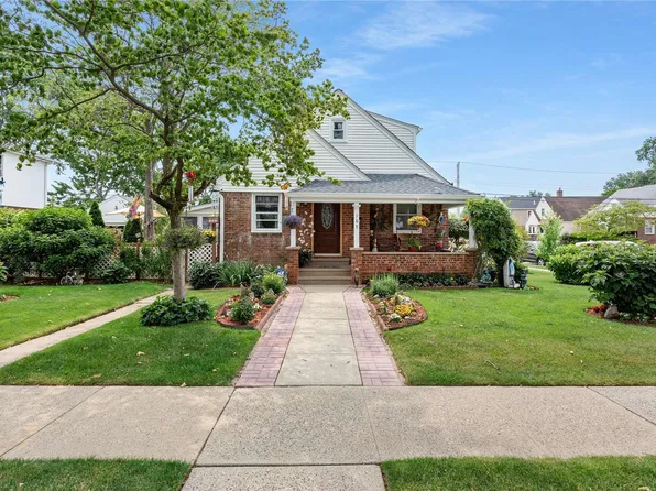 165 Wilton Street, New Hyde Park, NY 11040