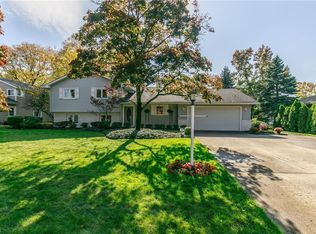 5398 Meadow Wood Blvd, Lyndhurst, OH
