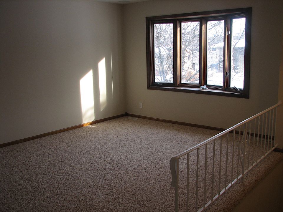 New carpet throughout