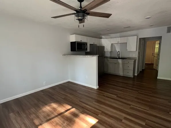 Modern 1 Bedroom in East Davenport, 1006-1012 Oneida Ave #1008, Davenport, IA 52803