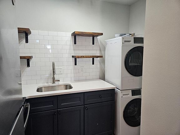 3rd image of 704 Yegua St #303