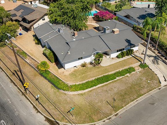 3rd image of 1800 Country Club Dr