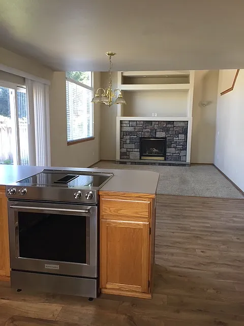 3 bed, 1559 sqft, $2,795 — Photo 4