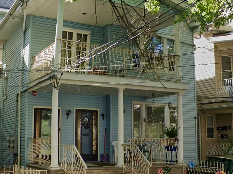 626-628 E 26th St #3 — Photo 2