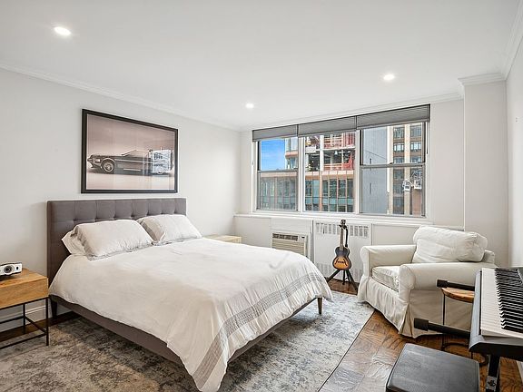 5th image of 32 Gramercy Park S #16C
