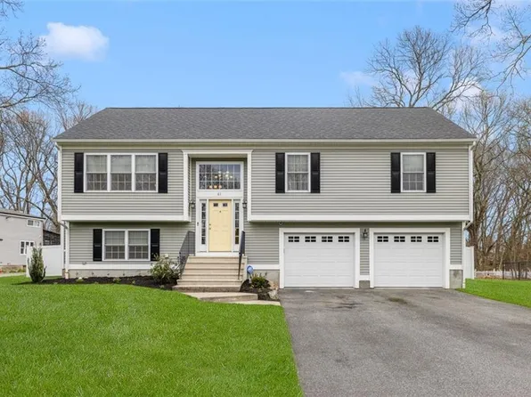 61 Garden St, Cumberland, RI 02864