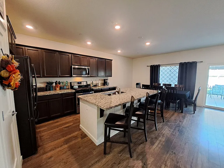1160 Yale Dr — Photo 7