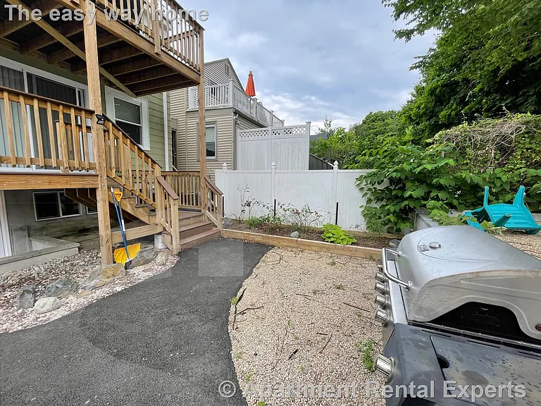 81 Moreland St — Photo 15