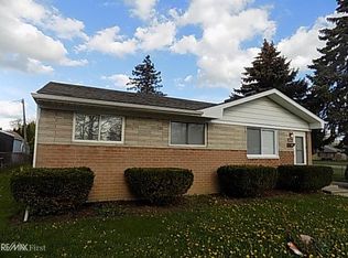 33016 Cheryl St, Clinton Township, MI 48035