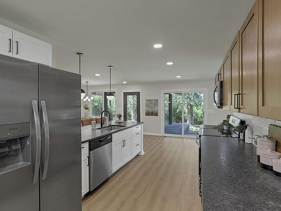 4th image of 1297 Bristol Ct