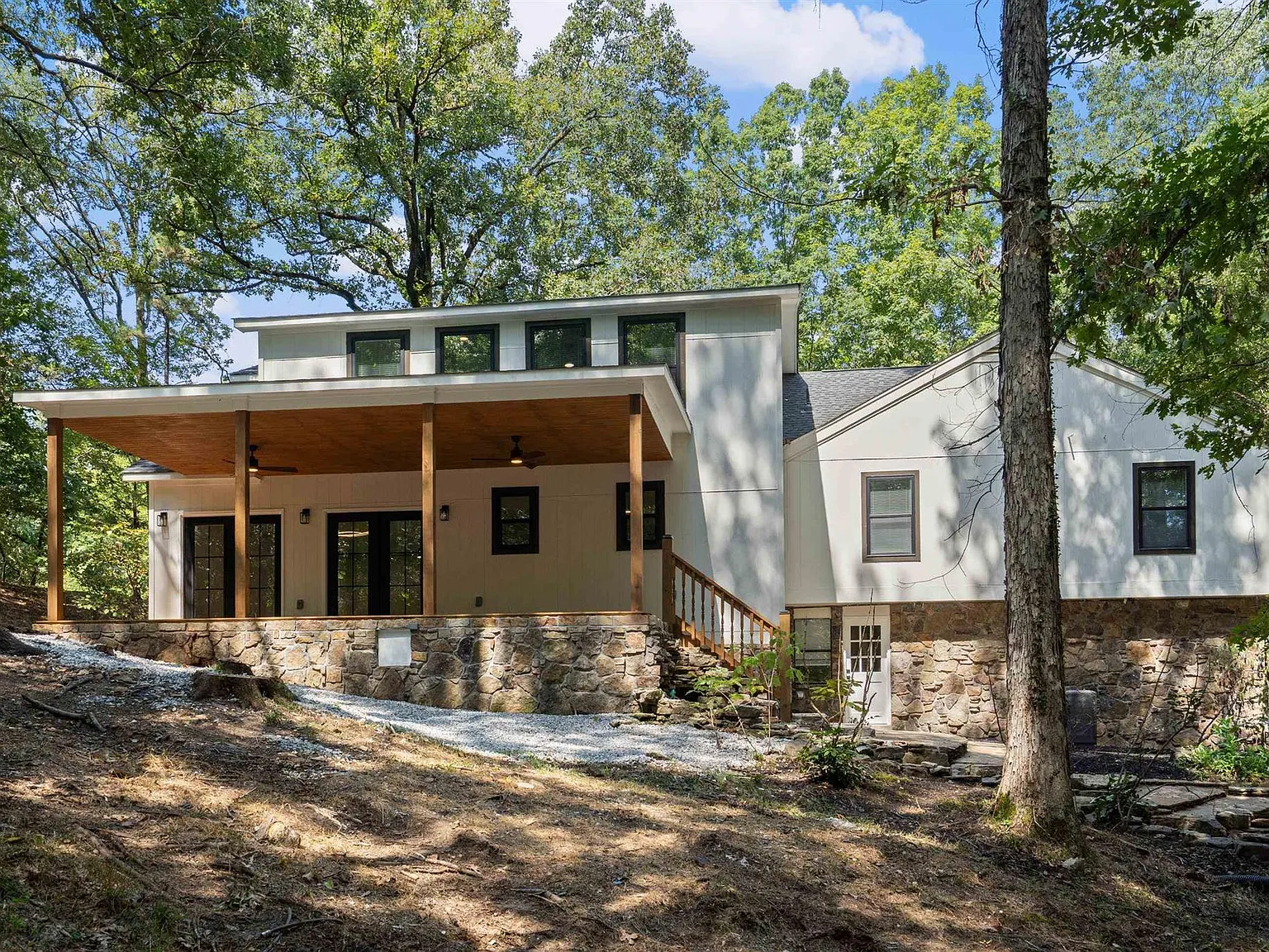 6 bed, 4200 sqft, $11,000 — Photo 2