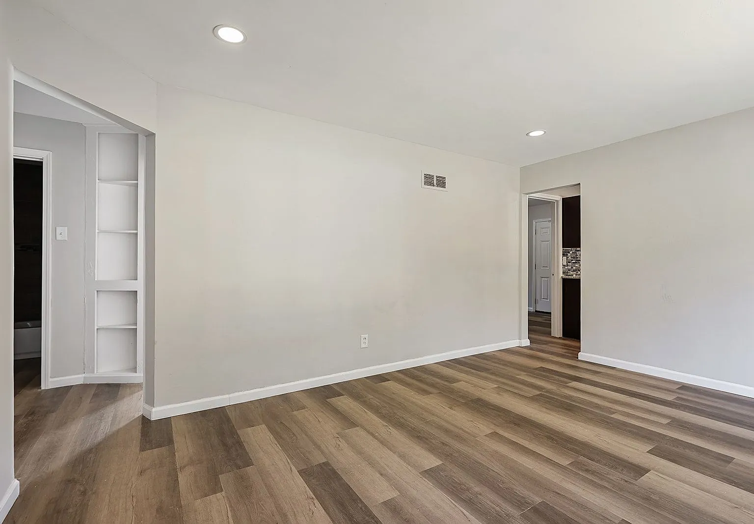 4 bed, 1.0 bath, 1228 sqft, $1,700 — Photo 4