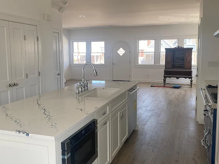 111 Lynbrook Ave — Photo 9