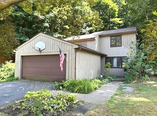 127 Beacon Hills Dr S, Penfield, NY 14526