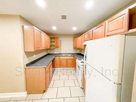 3rd image of 4986 Kendall Dr