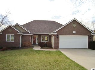 3813 SW Kings Forest Rd, Topeka, KS 66610