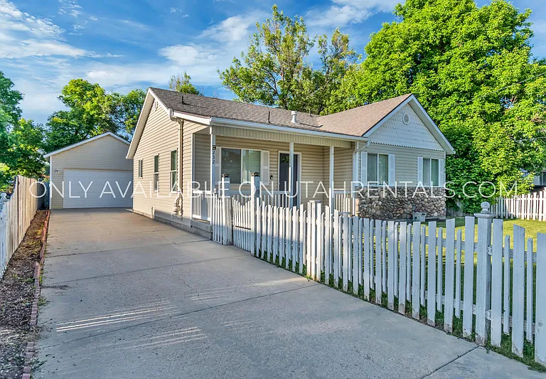 232 W 200 N — Photo 28