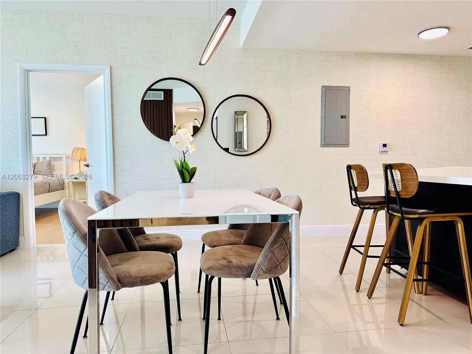 Ivy Condo — Photo 2