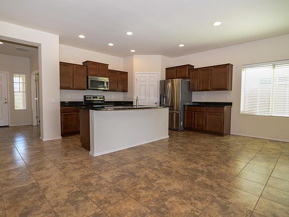 Lake and English Daisy 078