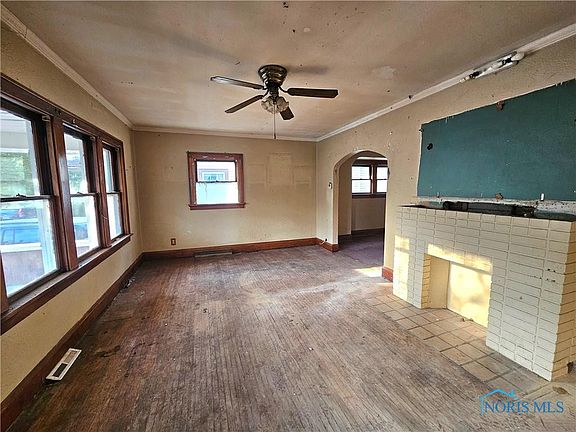 3rd image of 1016 Woodsdale Ave