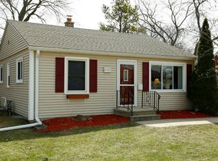 6012 Clover Ln, Greendale, WI 53129