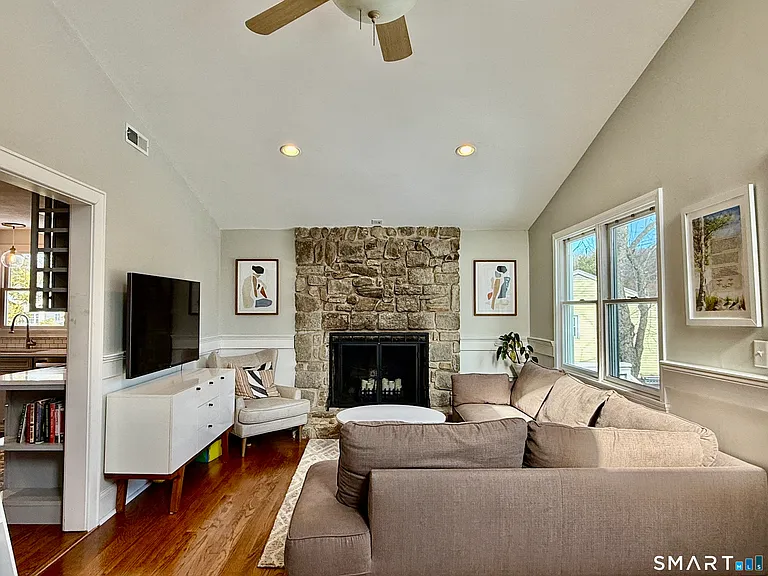 23 Sleepyhollow Dr — Photo 14