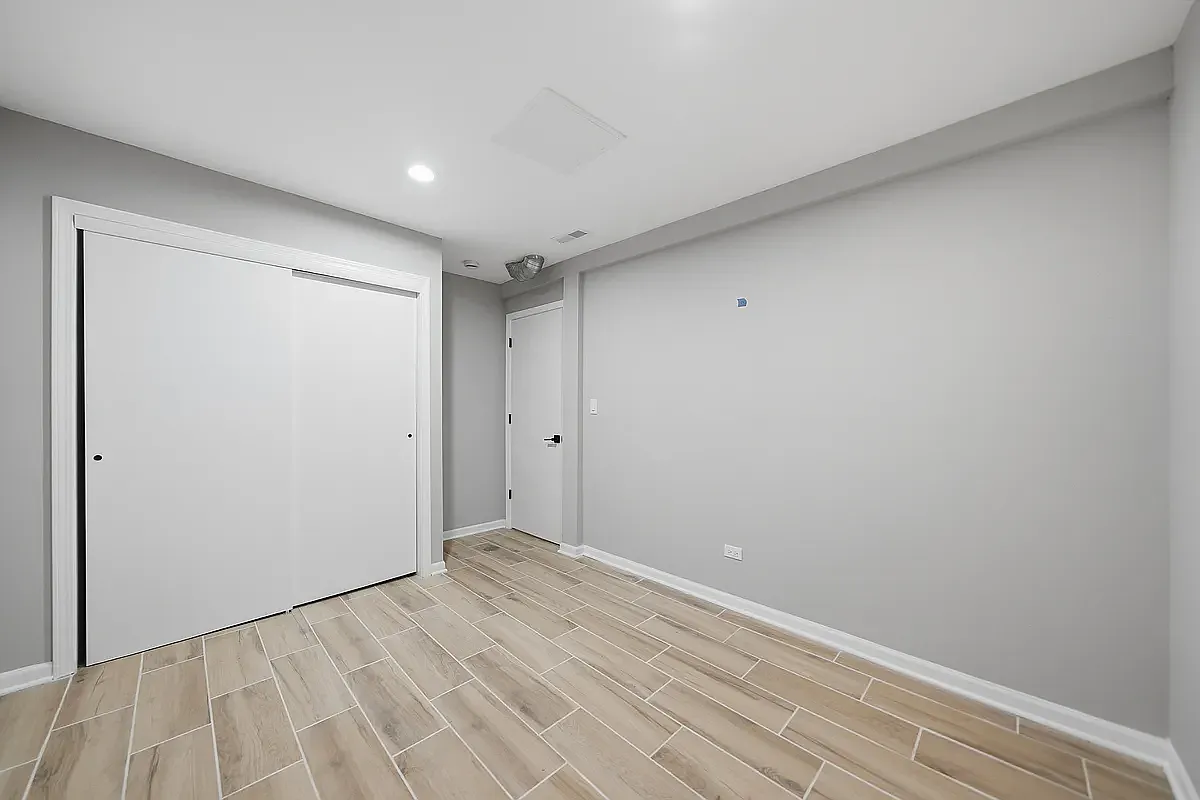 2 bed, 900 sqft, $1,800 — Photo 3