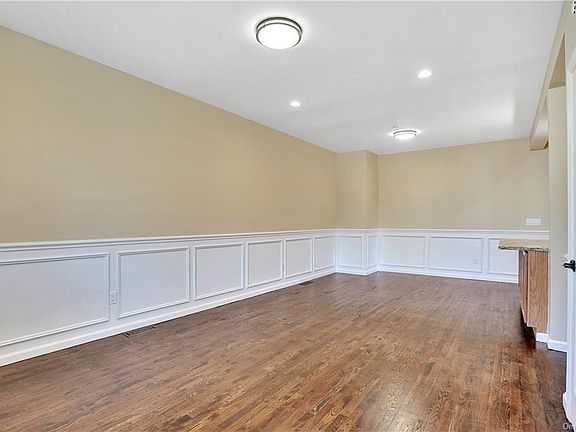 4th image of 10 Woodside Ave