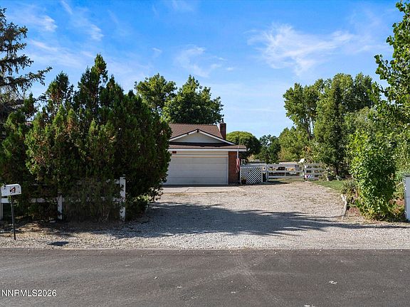 5th image of 110 E Laramie Dr