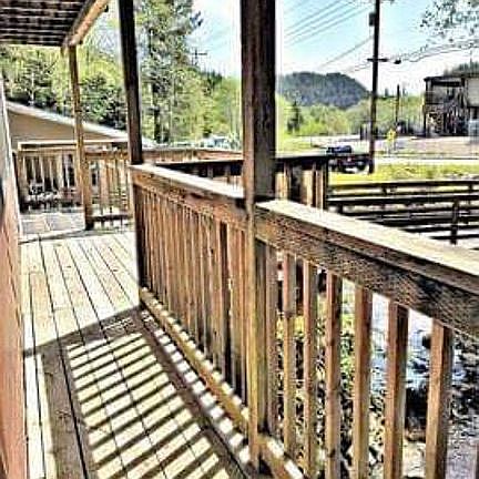 Lower deck