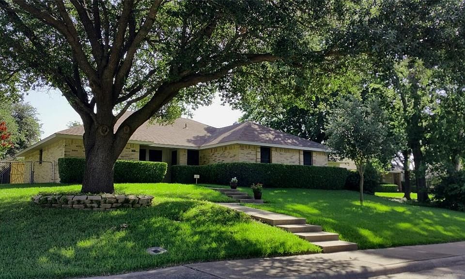 Lovely corner lot with mature trees for dappled sunshine and shade