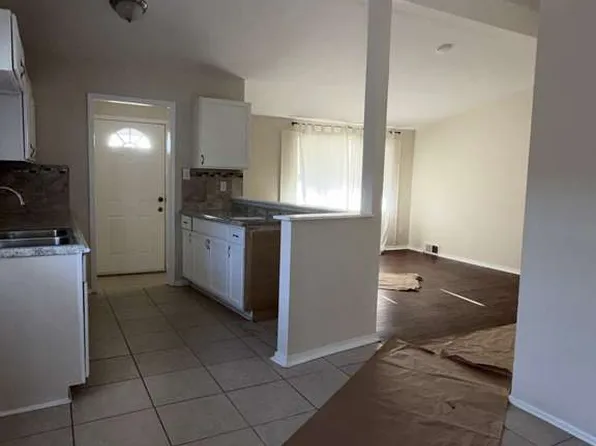 493 Kuhn St, Pontiac, MI 48342