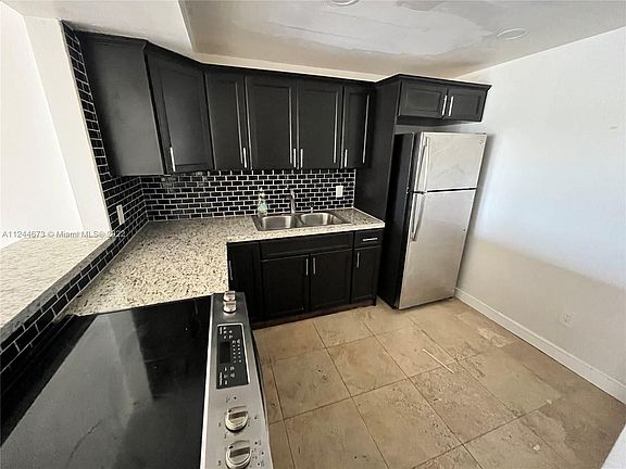 2nd image of 6941 Carlyle Ave #5D