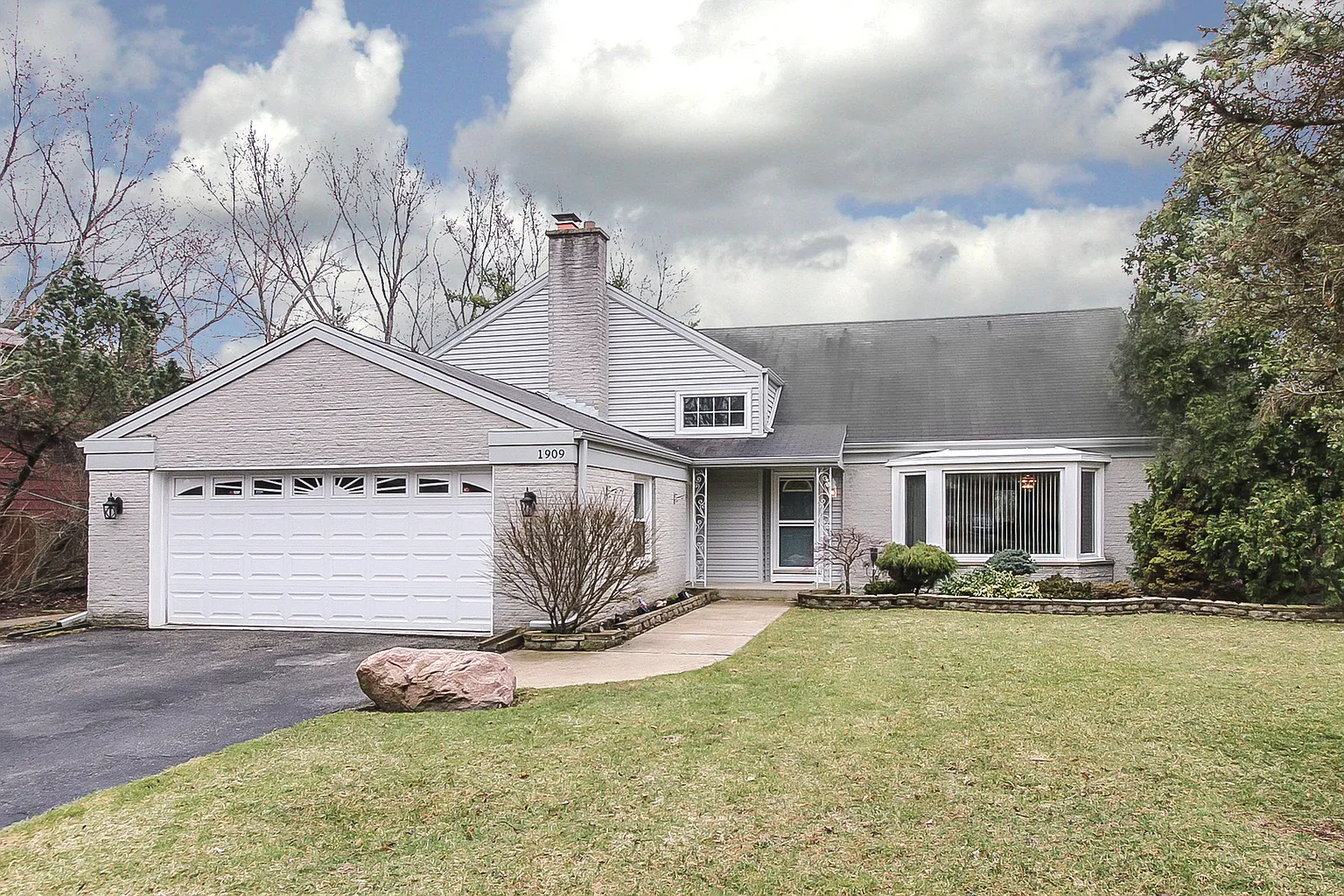 1909 E Kiowa Ln photo 1