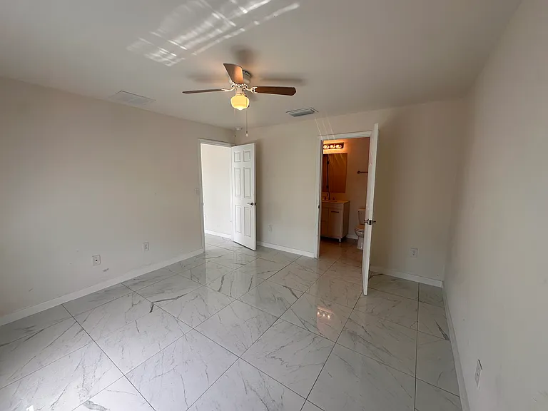 2927 NW 4th Pl — Photo 19