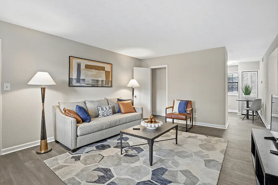 Brentwood Apartments — Photo 2