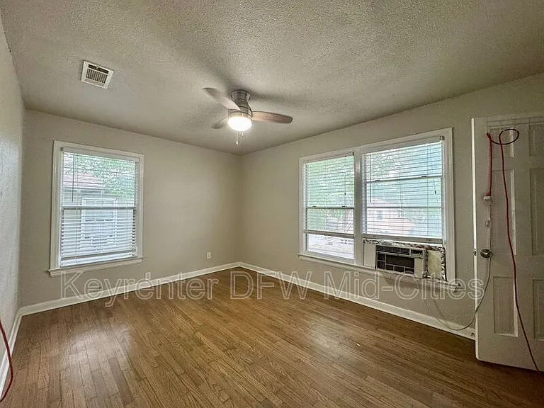 311 N Oak Cliff Blvd — Photo 10