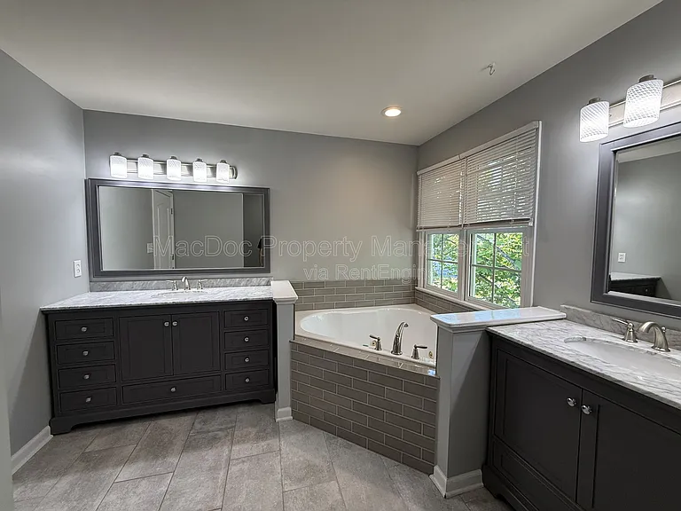 10500 Westfield Ln — Photo 27