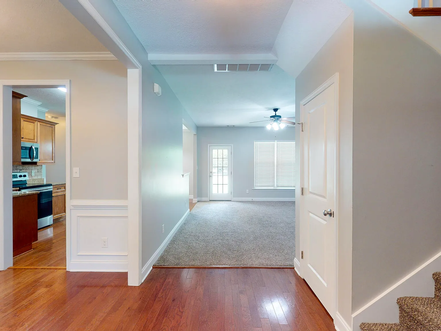 5 bed, 3.0 bath, 2428 sqft, $2,200 — Photo 3