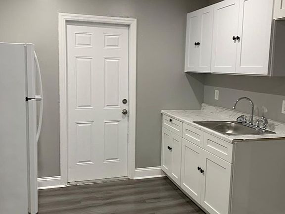 5th image of 674 22nd Ave S #12