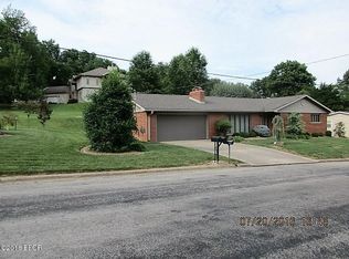 2 Shawnee Dr, West Frankfort, IL 62896
