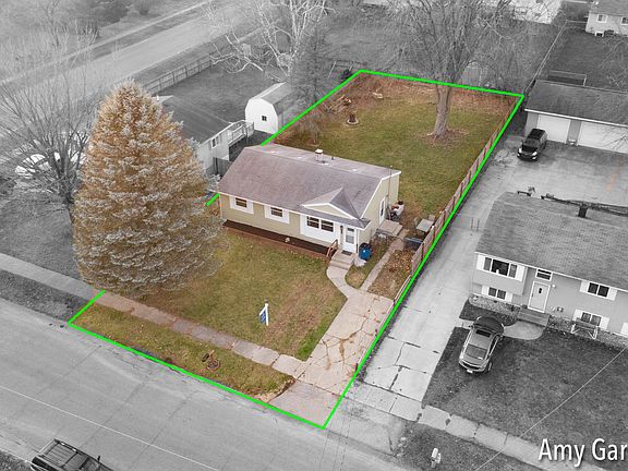 2nd image of 220 Meadowlark Ct