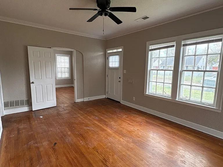 919 Barbara Dr — Photo 5