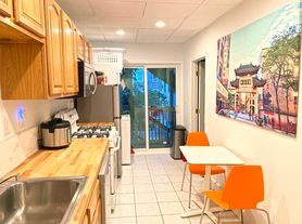 130 W 8th St