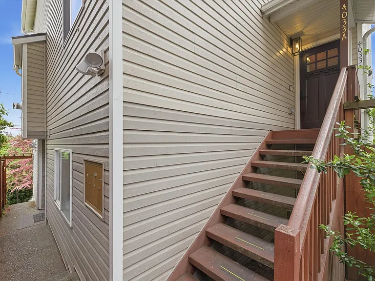 4033A Whitman Ave N — Photo 3
