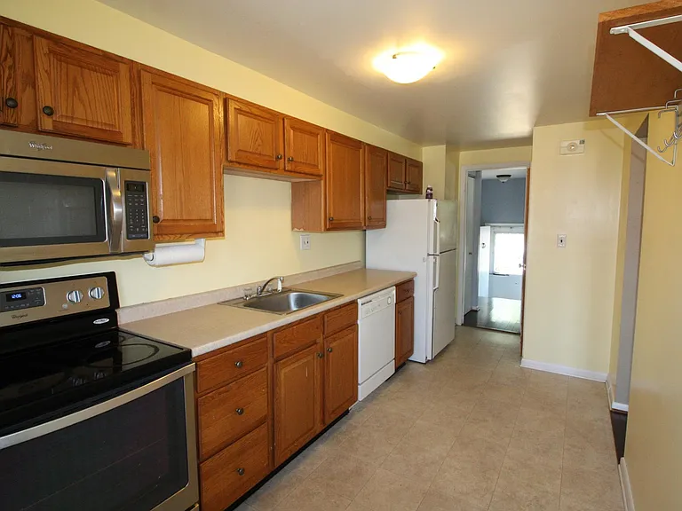 1128 Circle Dr — Photo 5