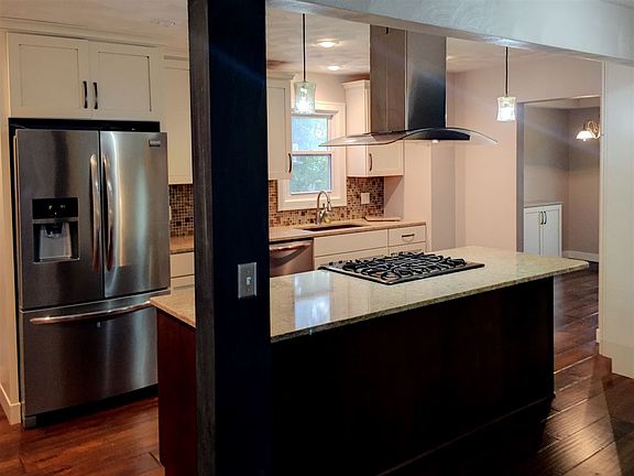 3rd image of 25 Lori Lane Ct